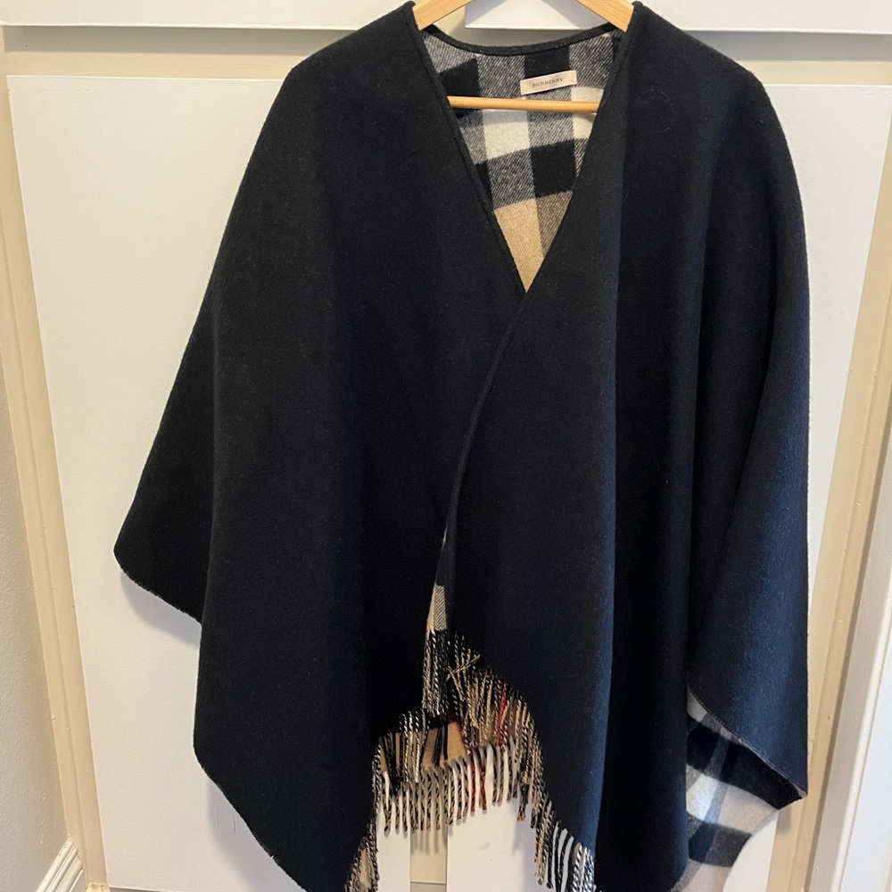Almost New Reversible Black Burberry Poncho Cape w Large Checker Great Condition